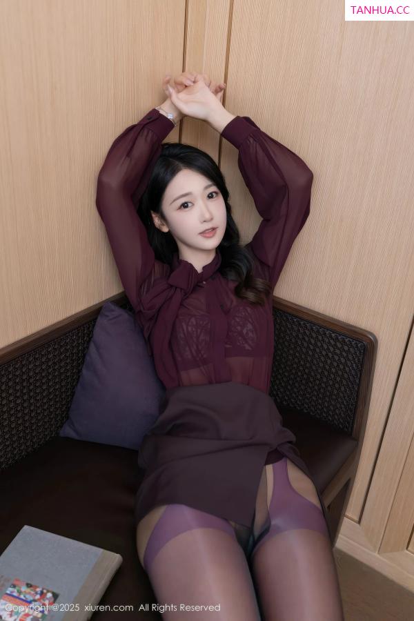 唐安琪  [XiuRen]高清写真图 2025.11.03 No.10941 唐安琪 性感OL服第5张图片